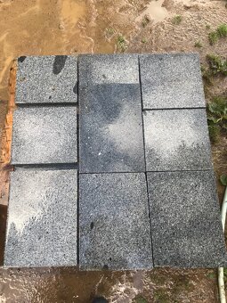Kamenná dlažba žula, krásný hrubší povrch 9m - 3