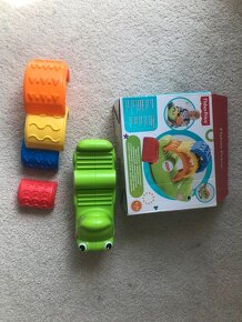 Houpací krokodýl Fisher Price - 3