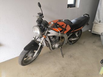 Suzuki GS 500e - 3