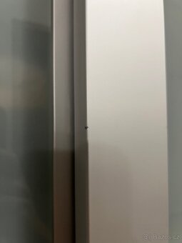 Šatní skříň s mléčným sklem, posuvné dveře - 3