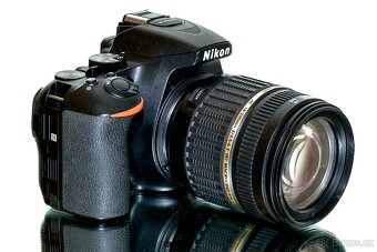 Nikon D5600 + Tamron 18-200mm + 16GB + stativ + brašna - 3
