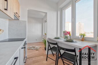 Pronájem bytu v os. vlast. o velikosti 3+1+lodžie/66m2 na ul - 3