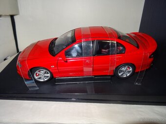 1:18 HSV vt2 clubsport AUTOART - 3