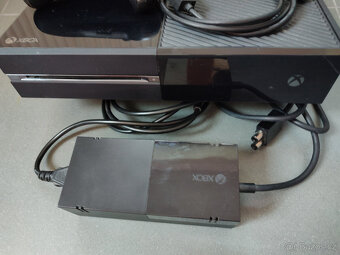Xbox One 500GB, originální ovladač, kabely, hra - 3