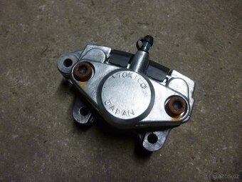 Suzuki GS 1100 G. Zadní brzdový třmen. od 1982 - 3