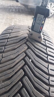 Prodám 2 x celoroční pneu Michelin 215/65/16 - 3