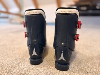 Juniorské lyžáky  21 - 21,5 - 3