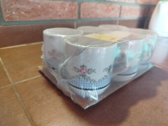 Prodám nepoužité retro hrnečky. - 3