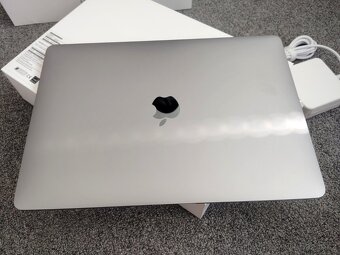 MacBook Air 13 palců Apple M1 chip 8 GB RAM 256 SSDx 140 cyk - 3