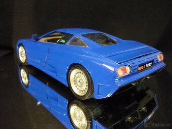 Bugatti EB110 tmavě modré Bburago 1/18 - 3