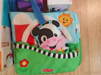 fisher price šnek, pejsek, kostky, snídaňový set, lamaze páv - 3