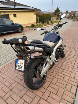 SUZUKI GSR 600 - 3