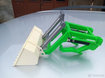 Bruder traktory - 3