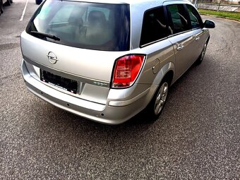 Opel Astra Caravan H 1.7 CDTi 81 kW rv 2010 - 3