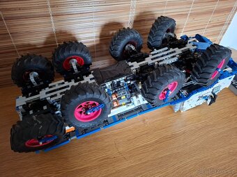 RC technic Tatra 813 + Crawler 4x4 - 3