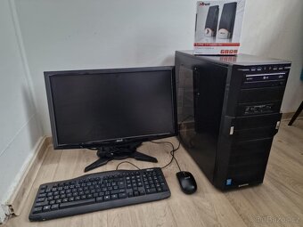 Čtyřjádrový Počítač s lcd monitorem na hraní starších her - 3
