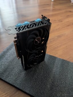 Grafická karta AMD Radeon RX6600 - 3