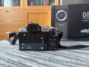 Olympus E-M10 Mark III - 3