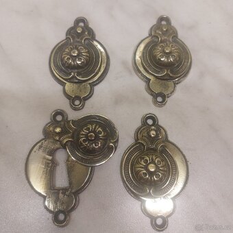 Staré zámkové krytky,čtyři kusy- mosaz. - 3