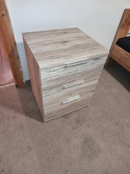 Manželská postel, komoda, noční stolek - 3