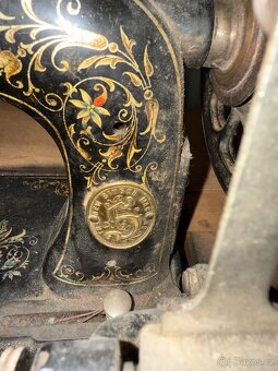 Starý šicí stroj - 3