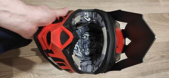 PRODÁM DĚTSKOU MOTOKROSOVOU HELMU - 3