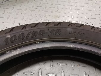 100/90-18 Michelin CITY Pro (56P) 5mm
Téměř jako nová. - 3