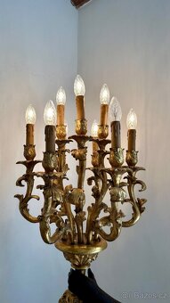 PODLAHOVÁ LAMPA SVĚTLONOŠ ŽENA - 3