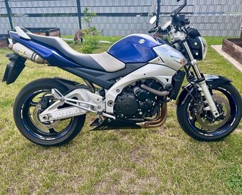 Suzuki GSR 600 - 3