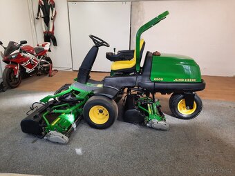 Vřetenová sekačka John Deere 2500A - 3