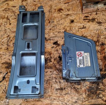 plech pod hrdlo nádrže VW T5 - 3