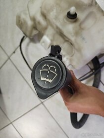 Bmw E39 Touring Nádržka odstřikovačů - 3