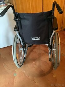 Invalidní mechanický vozík - 3