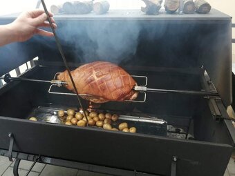 Půjčím mobilní gril na prase (sele), kýtu - 3