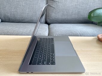 Apple MacBook Pro 15" (2018) - i9 2,3GHz, 16GB, 512GB, 560X - 3