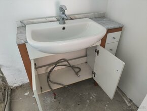Koupelnová skříňka s umyvadlem - 3