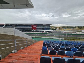 F1 VC Maďarsko - Hungaroring 2025 tribúna Grid 1 - 3
