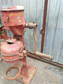 Stará odstředivka na mléko - 3