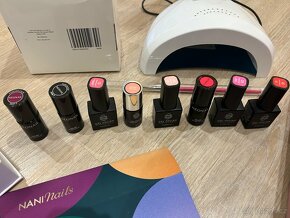 Kompletní Sada NANI Nails s UV lampou a gely mnoha barev - 3