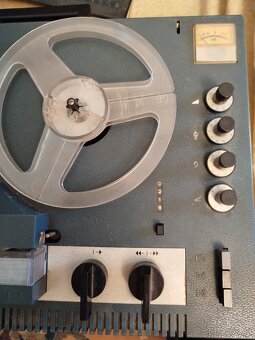 Kotoučový magnetofon Tesla B70 v atypickém petrolejovém odst - 3