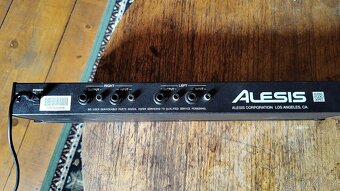 Alesis stereofonní grafický ekvalizér - 3