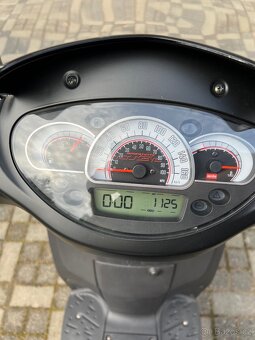 Prodám skůtr Aprilia sport city 300 - 3
