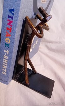 KOVANÉ, SVAŘOVANÉ STOJÁNKY NA SVÍČKY - ZARÁŽKY NA KNIHY - 3
