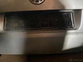 Patě dveře VW Touran( kód barvy LA7W) - 3