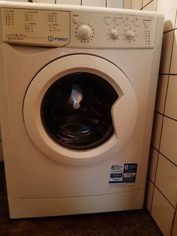 Zachovalá, spolehlivá pračka Indesit, úzká, na 1-5 kg prádla - 3