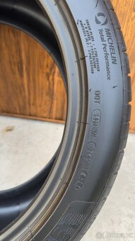 Michelin Pilot Sport 4 S 285/35 R19 103Y - 3