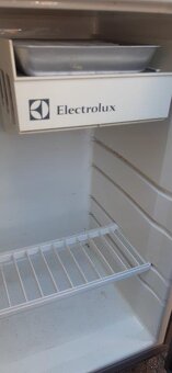 Lednice Elektrolux plyn/12V pro obytný vůz - 3