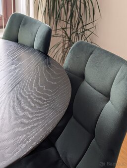 Designový kulatý jídelní stůl se 4 zelenými sametovými židle - 3