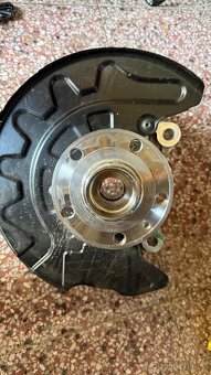 přední těhlice Škoda 5Q0 407 257 A - 5Q0 407 258 A - 3