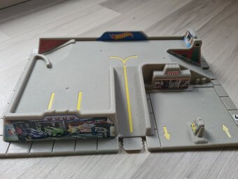 Hot wheels, cena za oba díly a za kamion Hot wheels - 3